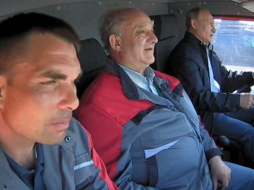 Путин за рулём КамАЗа