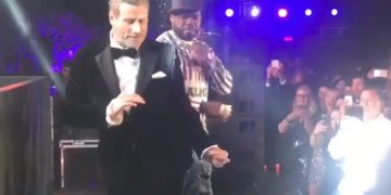 Траволта станцевал с 50 Cent