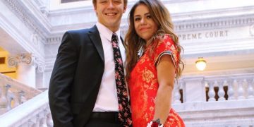 Девушка в китайском платье