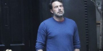 Бен Аффлек с сигаретой