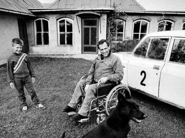 Дед смотри собака сидит