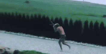 6ix9ine бежит с автоматом