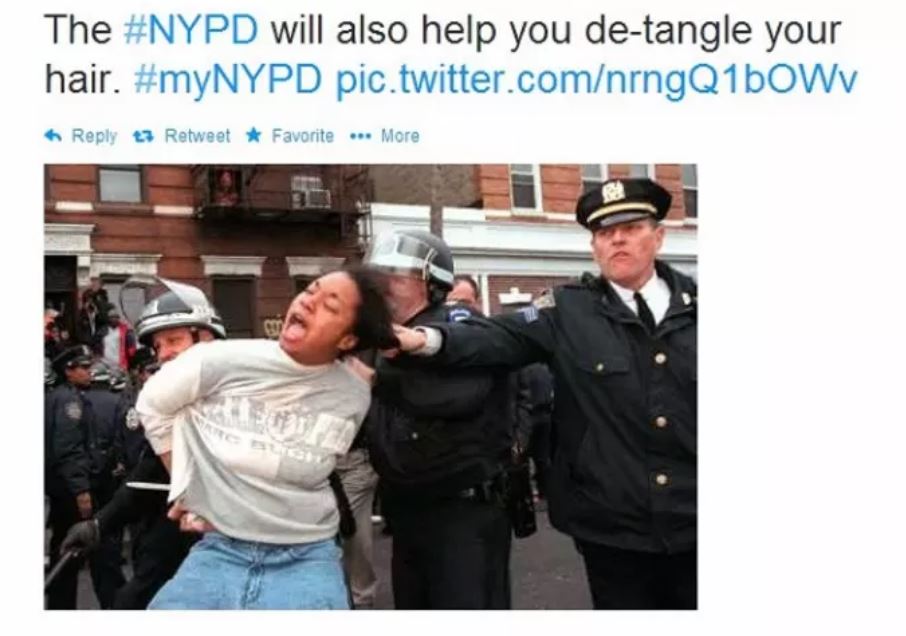 Полицейский тащит женщину за волосы
