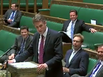 Siri перебил министра