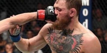 Макгрегор ловит кулак лицом