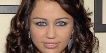 Глаза Майли Сайрус