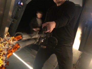 Илон Маск с оружием