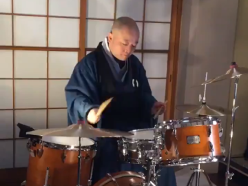 Я могу это сделать в буддийской одежде