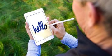 Тим Кук с айпадом