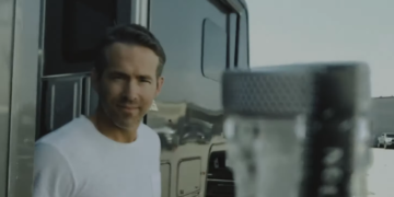 Райан Рейнольдс в Bottle cap challenge