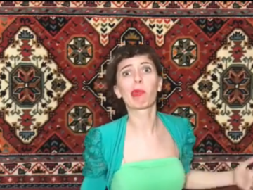 Блогерша Юлия Поломина сняла рекламу "Сбербанка" в стиле 90-ых