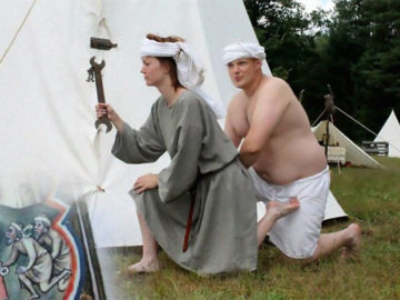 Студенты повторяют средневековые иллюстрации