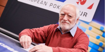 Гарольд приехал на покерный турнир