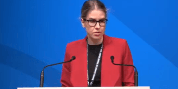 Любовь Соболь плохой английский