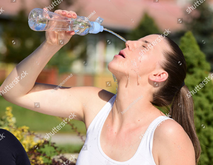 женщина с водой