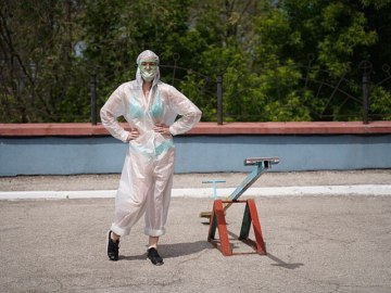 Девушки поддержали тульскую медсестру в купальнике