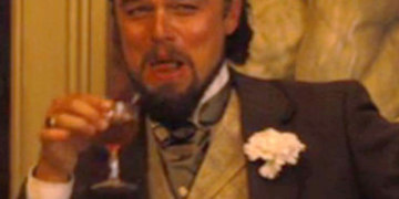 Келвин Кенди смеется