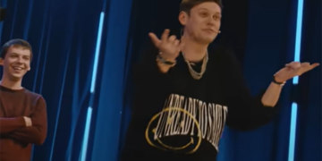 эй девчонка в 16 ряду