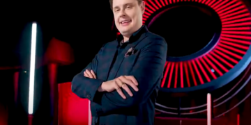 понасенков крутится в камеди клаб