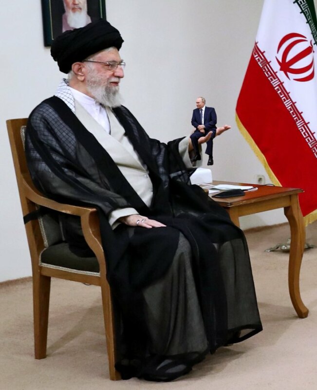 Путин сел далеко от президента Ирана