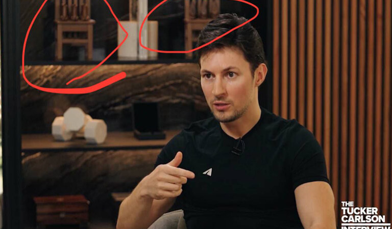 Дуров дал интервью Такеру Карлсону и показал мемные стулья с пиками. Реакция соцсетей